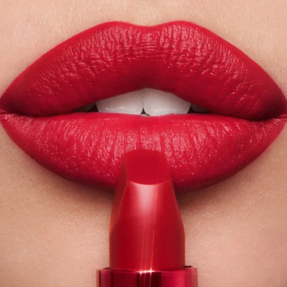 NEW Charlotte Tilbury MATTE REVOLUTION
HOLLYWOOD VIXEN Lipstick